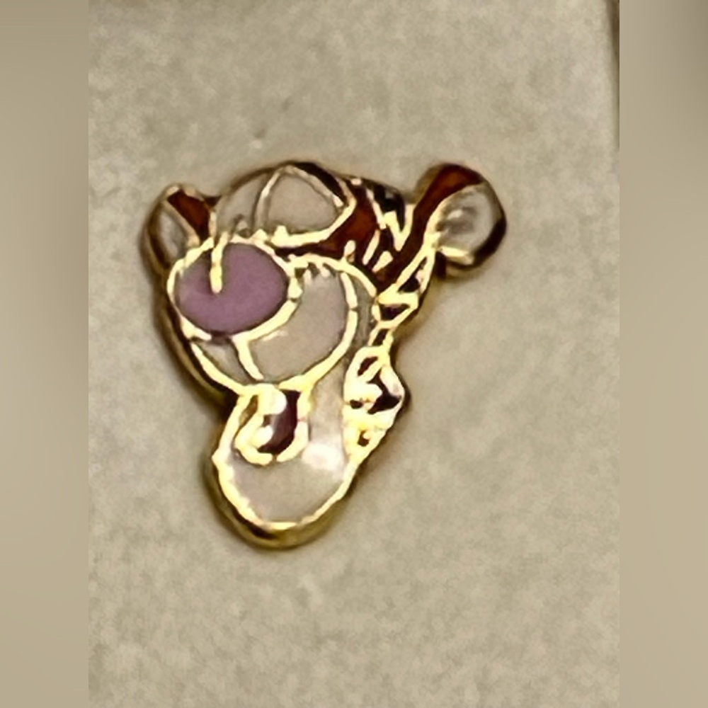 VINTAGE DISNEY TIGGER EARRINGS. - Picture 5 of 7